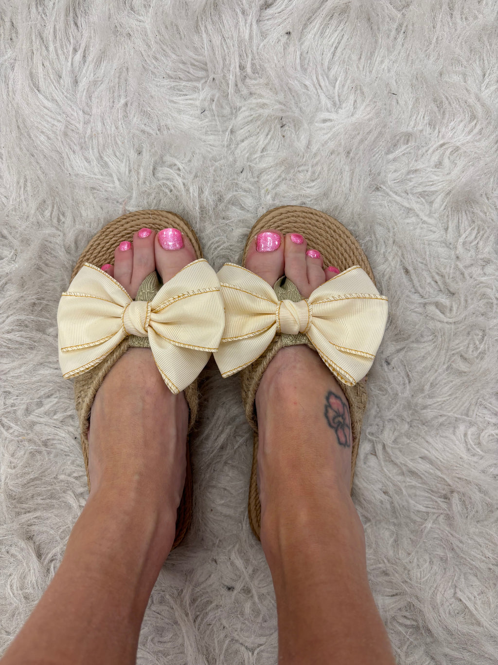 Bow Straw Woven Flip Flops: White