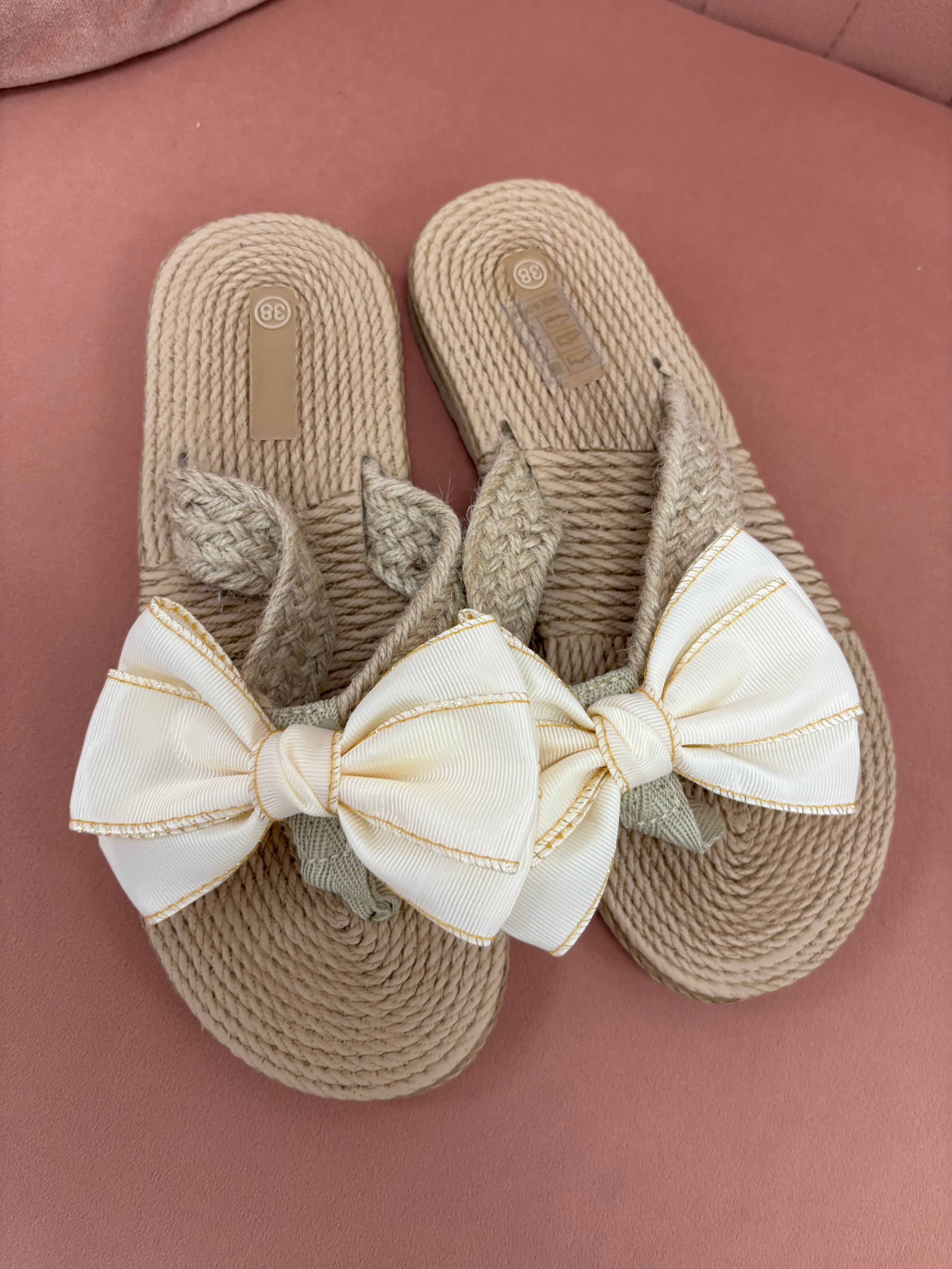 Bow Straw Woven Flip Flops: White