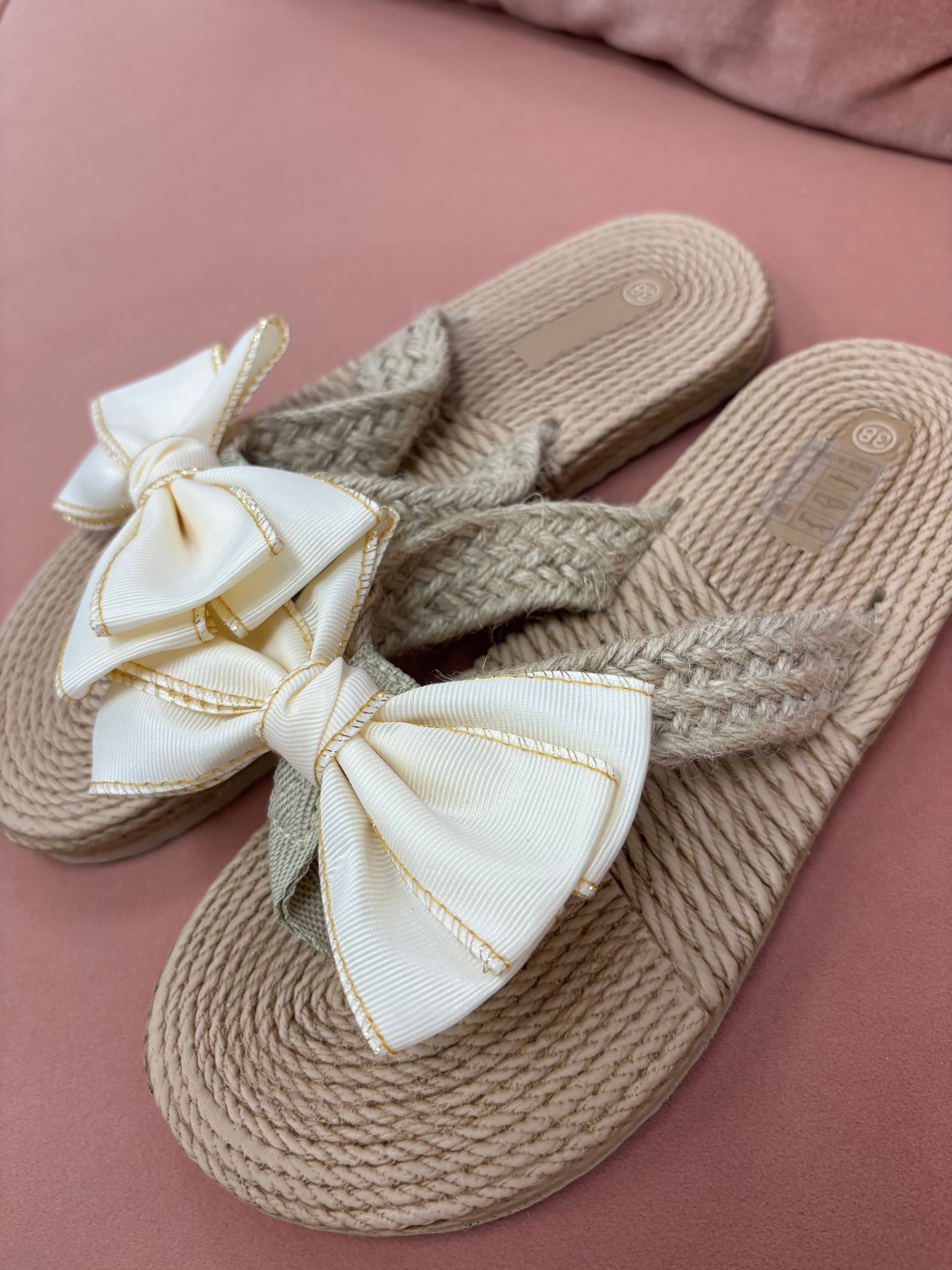 Bow Straw Woven Flip Flops: White