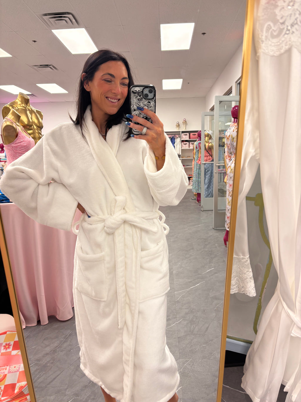 LUXE PLUSH ROBE - Mom of the year (White)