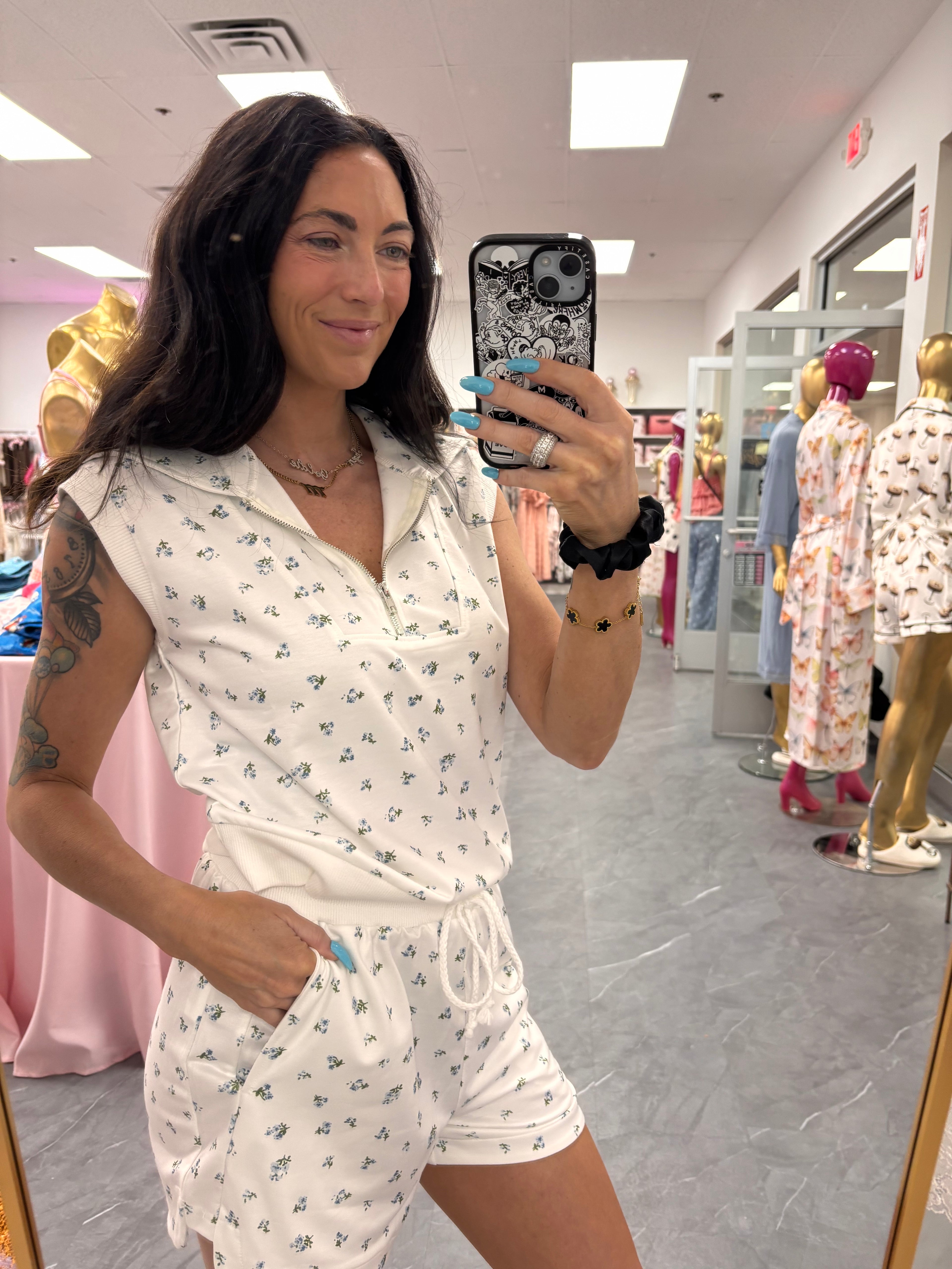 Women's white quarter zip sleeveless floral two piece set pocket detail 