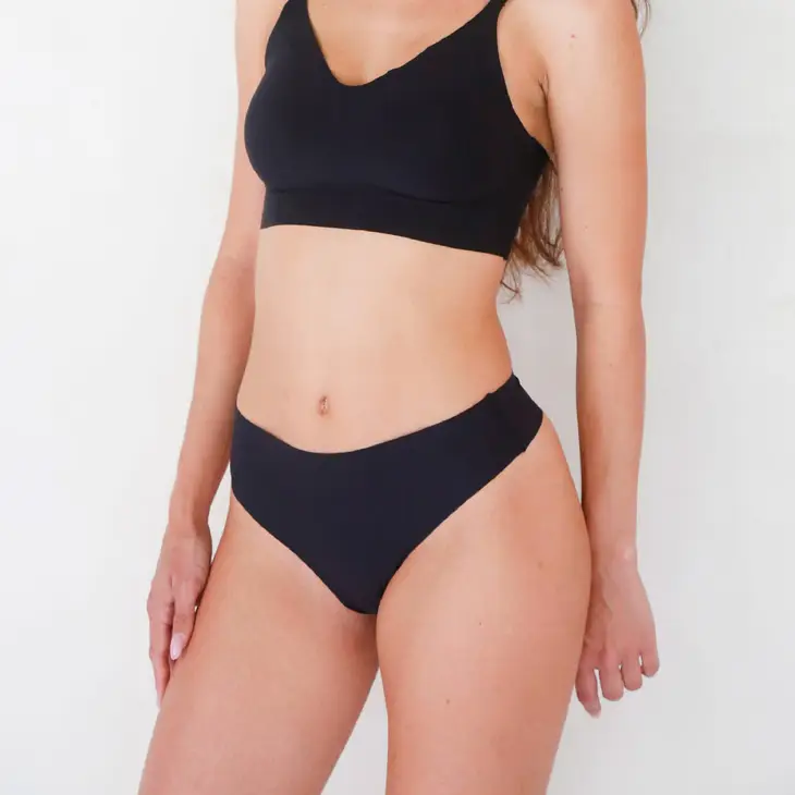 Signature Seamless Thong - Onyx