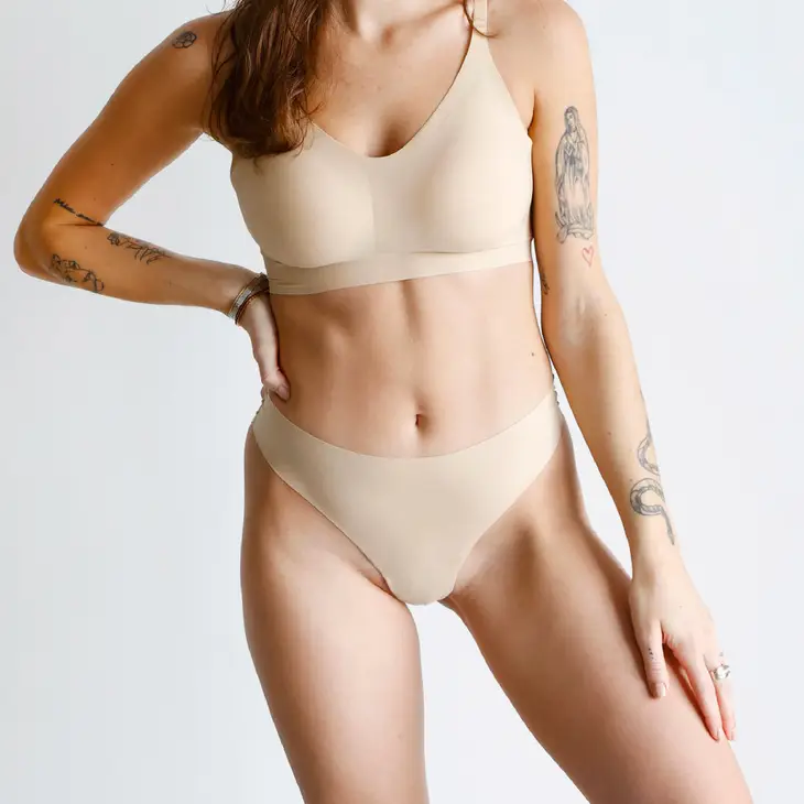 Signature Seamless Thong - Creme